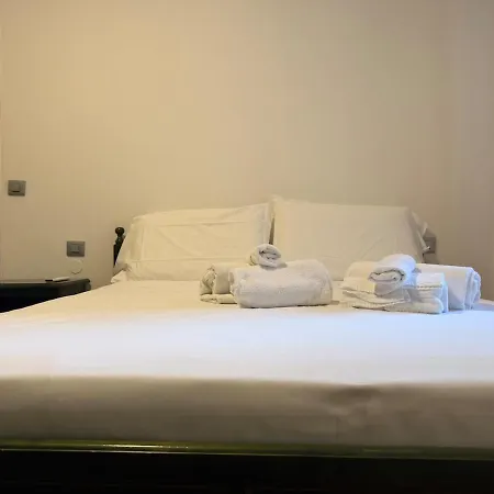 Castel House - 3 Bedrooms E 2 Bathrooms - Ac, Sleeps Up To 6