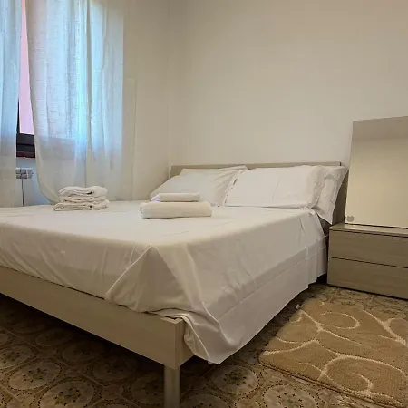 Castel House - 3 Bedrooms E 2 Bathrooms - Ac, Sleeps Up To 6 Apartment