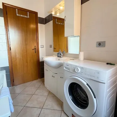 Castel House - 3 Bedrooms E 2 Bathrooms - Ac, Sleeps Up To 6 *